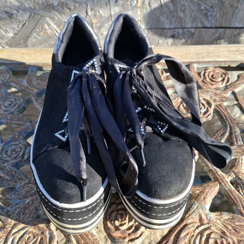 Platform shoes like new, size 39 fitting also 40, black and silver