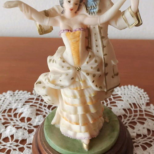 Dancing Couple Porcelain Decorative Figurine like new vintage
