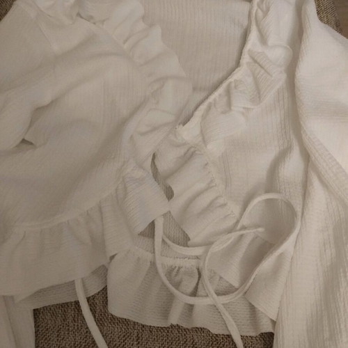 Zara blouse with ruffles and long sleeves, size L, like new