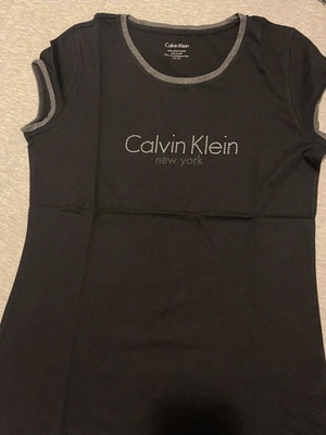 Calvin Klein women's top size S like new, black and gray