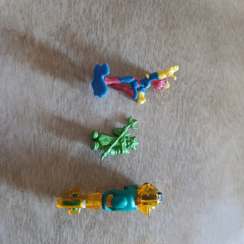 Set of 3 figures like new, including Spiderman, Kinder, motorcycle