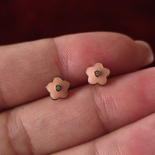 Flower stud earrings used with pink enamel and zircon