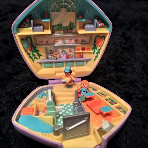 Vintage Bluebird toy Polly Pocket 1992 like new, restaurant