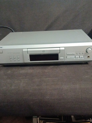 Sony compact disc player CDP - XE530 like new