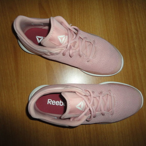Reebok women's sports sneakers size 39 like new, pink