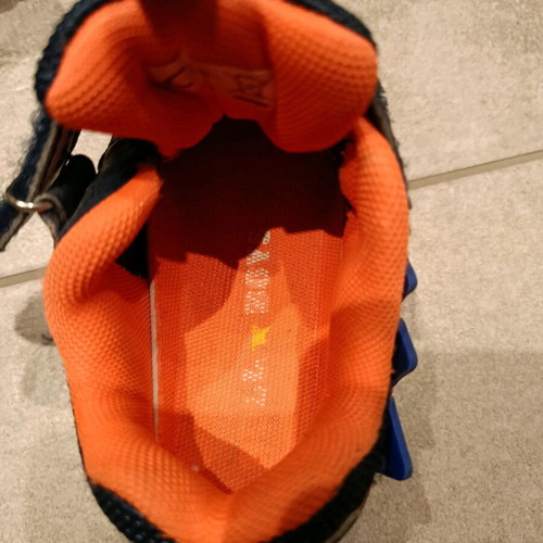 Bull Boys kids shoes size 26 athletic like new, blue and orange