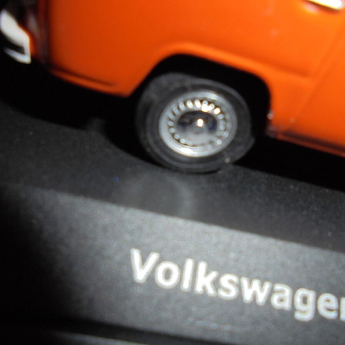 Volkswagen T2 Bus 1973 1:43 miniature orange - white new