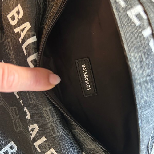 Balenciaga authentic shoulder bag like new, black and white