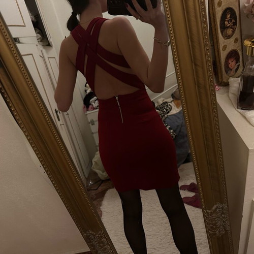 Bordeaux dress with perfect back design like new, small/medium