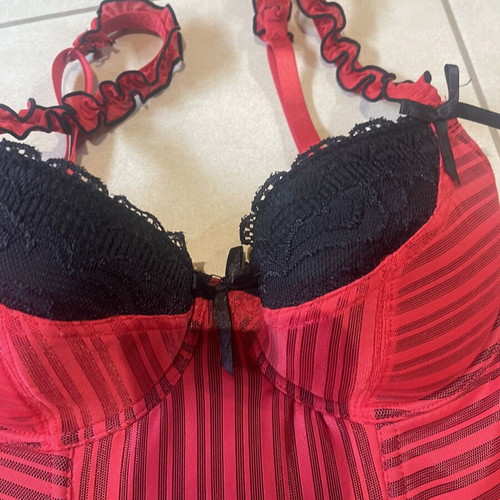 Bustier red and black with ruffles like new, size S
