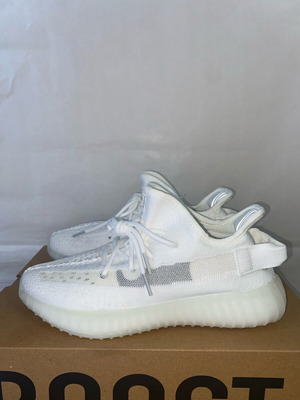 Adidas Yeezy Boost 350 V2 Bone нови, размер 39, бели