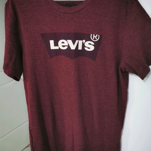 Levi's T shirt size M like new with round neckline