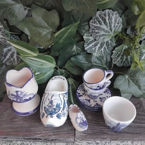 Vintage συλλογή Delft Blue χειροποίητη ζωγραφική, σετ 5 κεραμικών με ξύλινο τσόκαρο