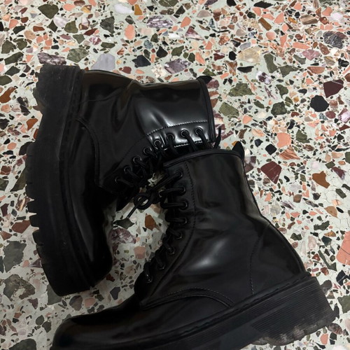JK London women's black boots with chunky sole like new