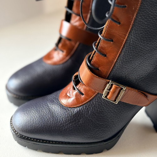 Paola Ferri leather two-tone ankle boots new, size 41, blue and brown