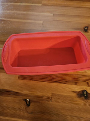 Silicone cake mold like new, barely used