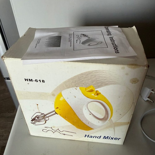 Hand Mixer new with two beaters and instructions