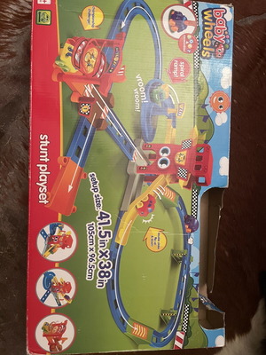 Supreme Baby Wheels Stunt Play Set like new for 18 months+
