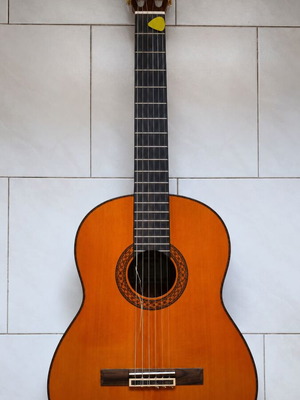 Yamaha C80 Classical Guitar 4/4 with Roadbag case like new