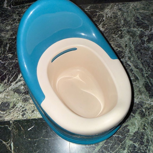 Yo-Yo potty with shark lid, new