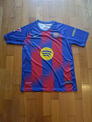 Lamine Yamal jersey size M like new official replica