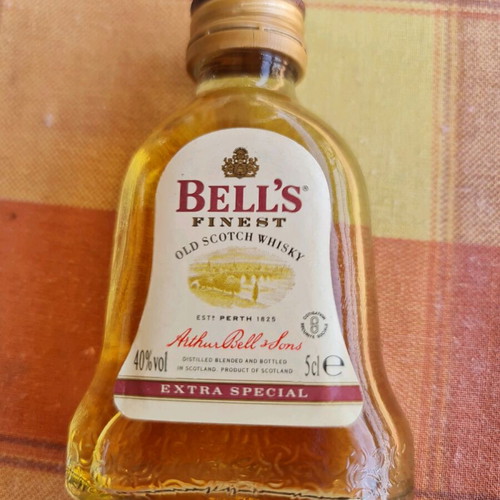 Bell's Finest collectible miniature 5cl like new