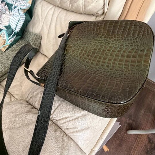 Leather crossbody bag croco print like new, dark green