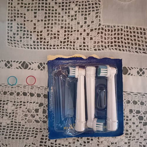 Electric toothbrush replacement heads new, set of 3