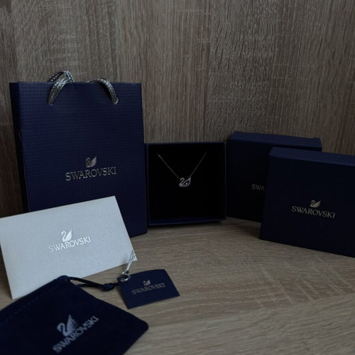 Swarovski silver swan necklace