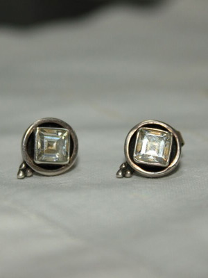 Vintage silver stud earrings with cut cubic zirconia 925 like new