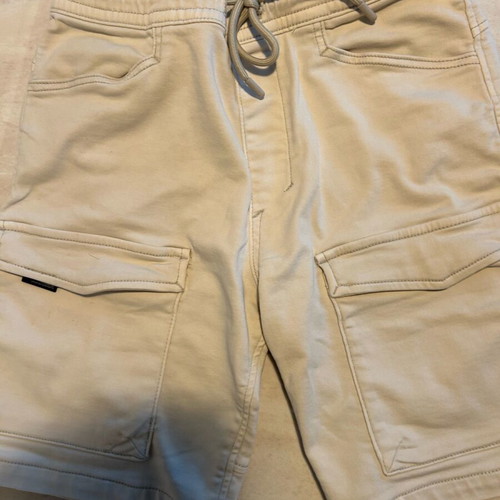 Pull & Bear βερμούδα με εξωτερικές τσέπες σε άριστη κατάσταση, εκρού μαλλί ύφασμα, μέγεθος S
