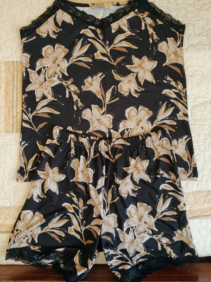 Floral women's pajama set with shorts, size L