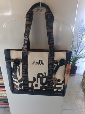 Leather shoulder bag, black and white