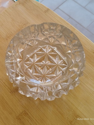 Decorative ashtray 14cm like new with embossed design