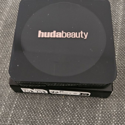 Huda Beauty Easy Bake Pressed Powder new, Shade Sugar Cookie
