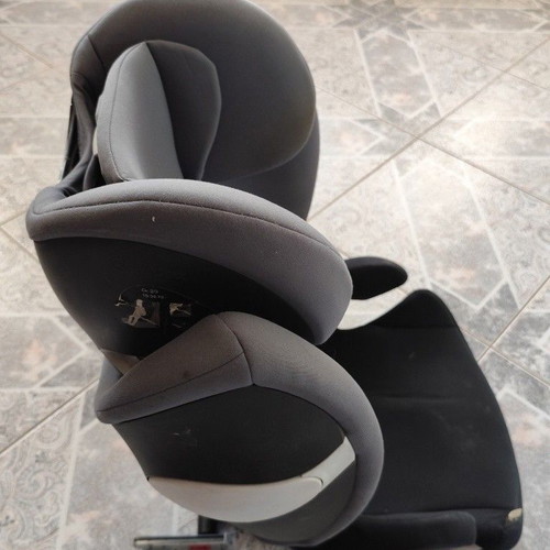Cybex car seats used with ISOFIX base and adjustable headrest
