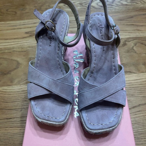 Alma en Pena Lilac Suede Platform Sandals Size 37 Like New