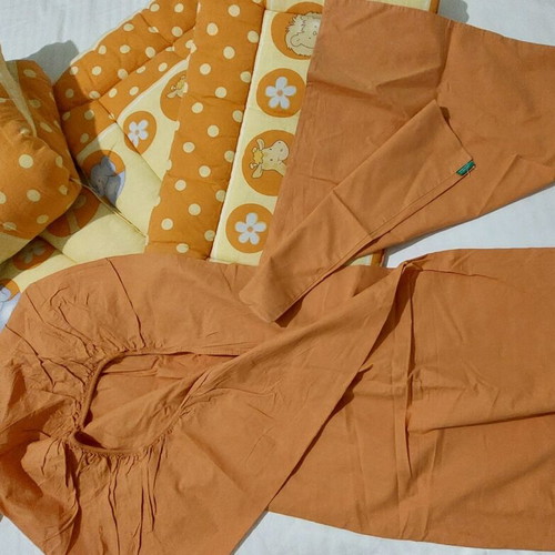 United Colors of Benetton baby bedding set used, yellow and brick with jungle animals