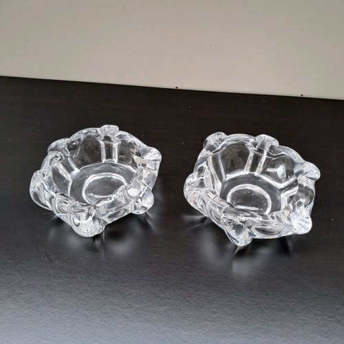 Pair of glass ashtrays like new, dimensions 15x5