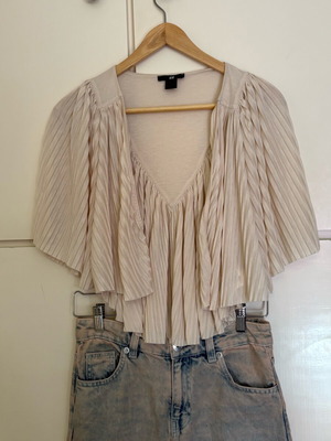 H&M Beige Pleated Bolero Jacket with V-Neck Size S like new