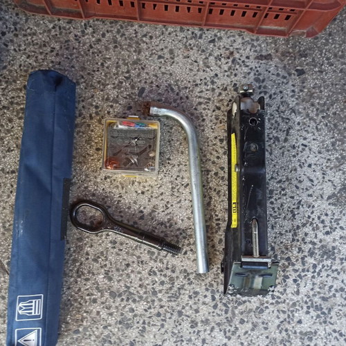 VW Passat 6 kit with jack, first aid kit, and key new