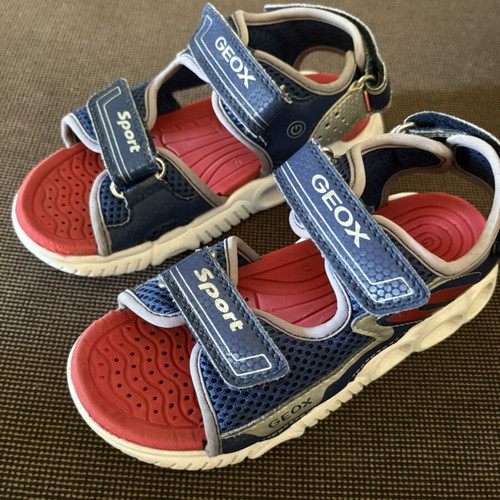 Geox sandals size 32 used with light-up feature, blue