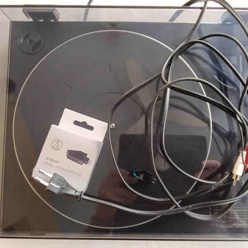 Marantz TT 185 turntable like new with new belt and needle