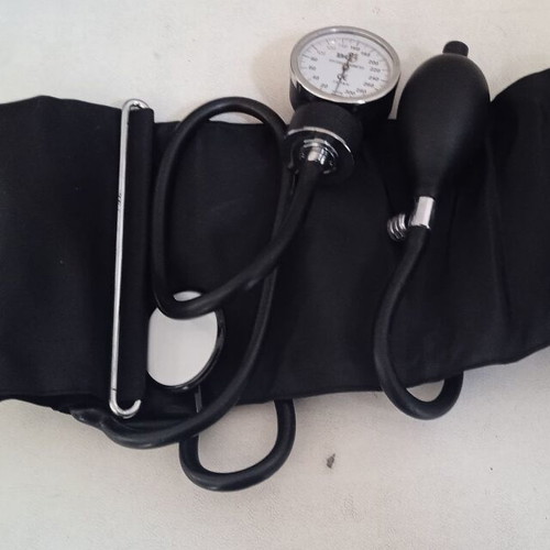 Analog Blood Pressure Monitors with Stethoscope like new, set of two