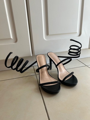 Black high calf heels like new, size 39