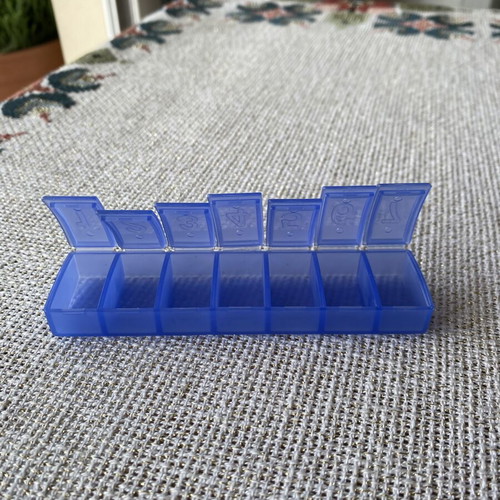 Tupperware plastic pill case like new