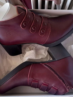 Yokono ankle boots new, burgundy, size 38