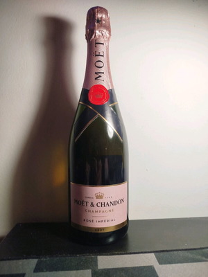 Moet & Chandon Rose Imperial new, sealed