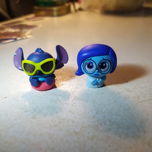 Φιγούρες Stitch και Sadness Doorables σαν καινούργιο