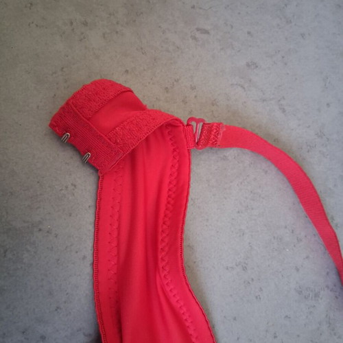 Bra 2 in 1 red, like new